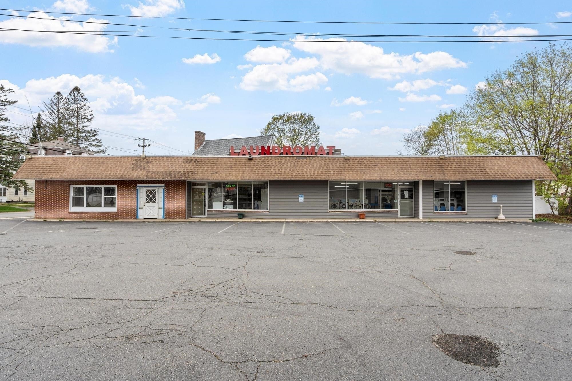 181 E Main St