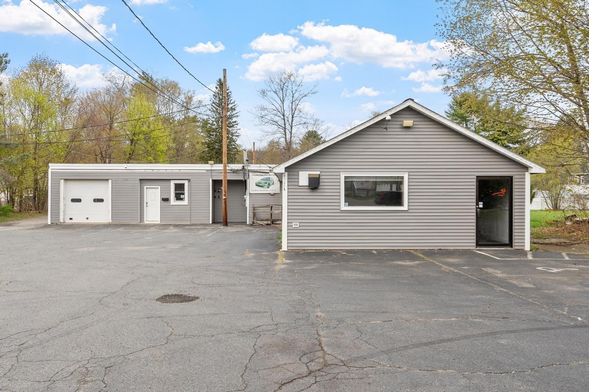 181 E Main St