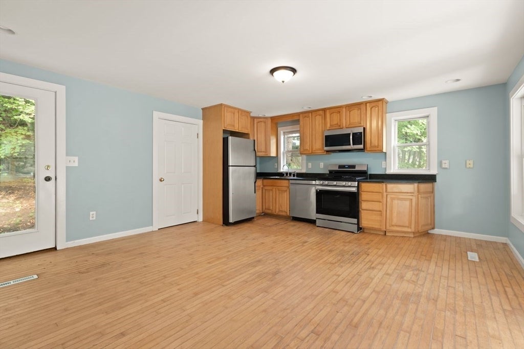 120 Dunstable Rd, Westford, MA, 120 Dunstable Rd, Westford, MA Photo #4
