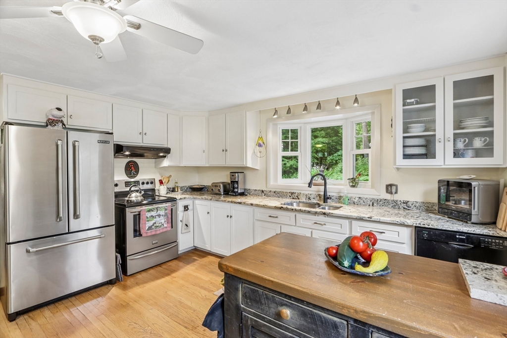 8 Foster St, Oxford, MA Photo #18