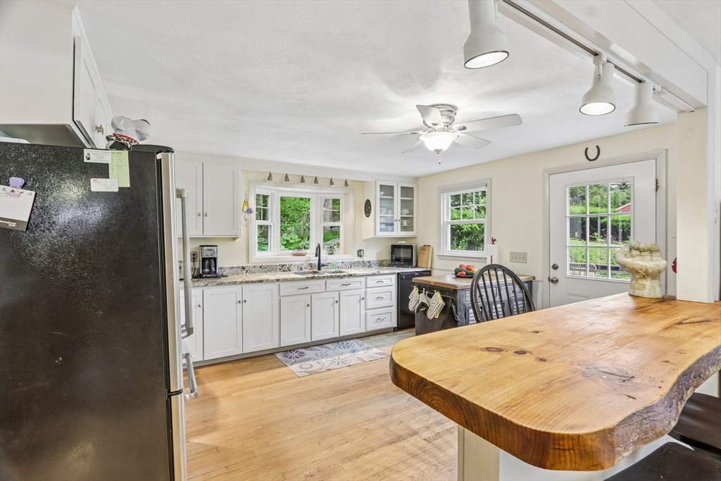 8 Foster St, Oxford, MA Photo #17