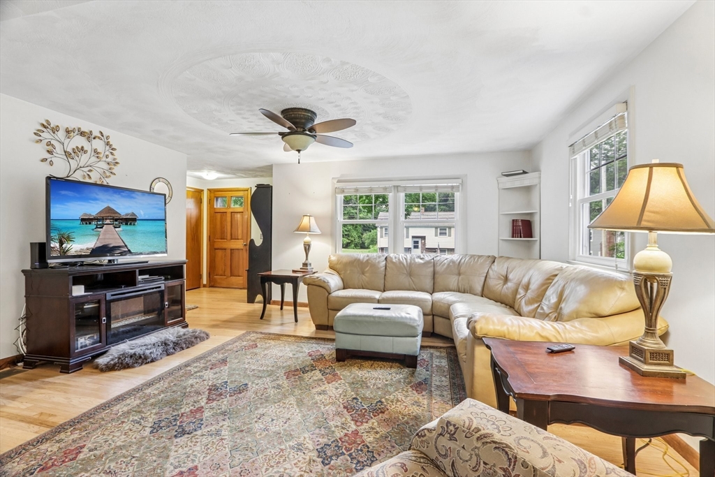 8 Foster St, Oxford, MA Photo #11