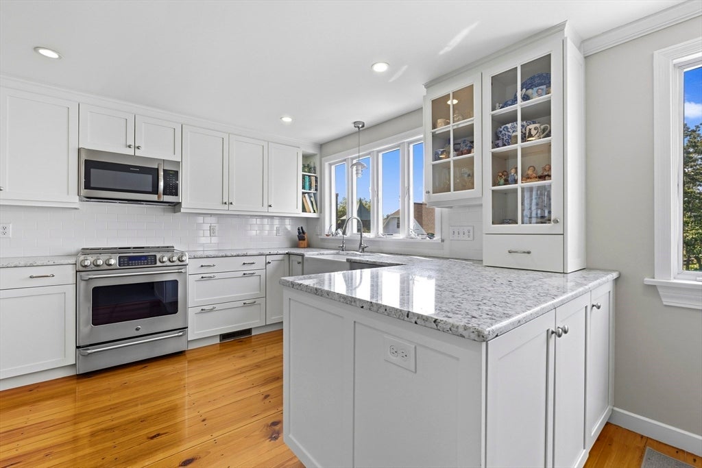 2 Mariners Ln, Marblehead, MA Photo #7