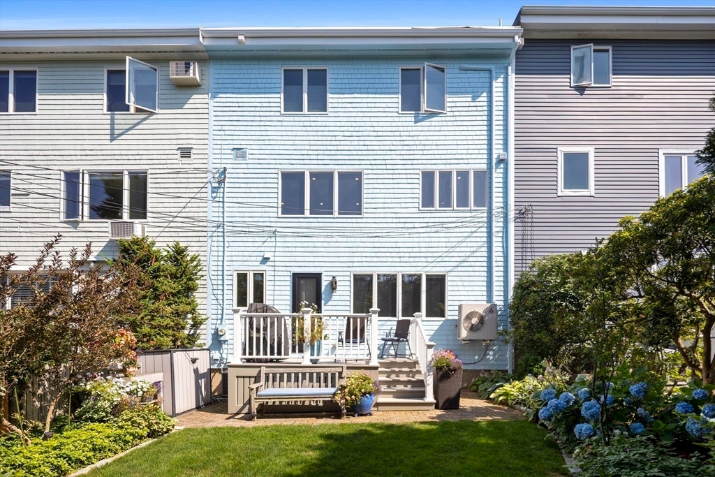 2 Mariners Ln, Marblehead, MA Photo #4