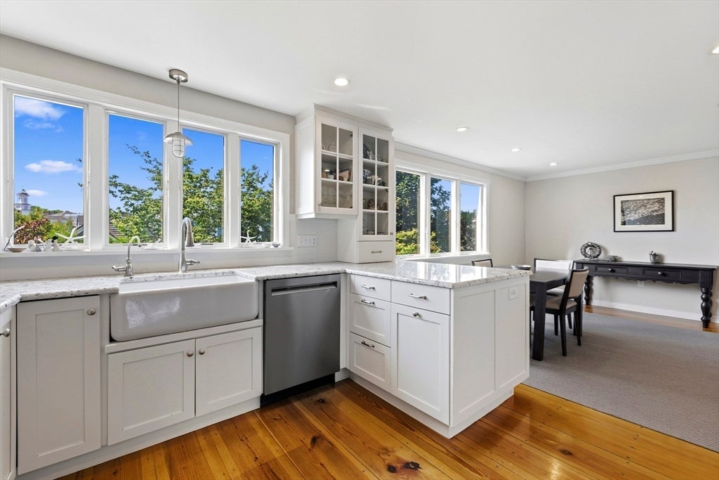 2 Mariners Ln, Marblehead, MA Photo #6