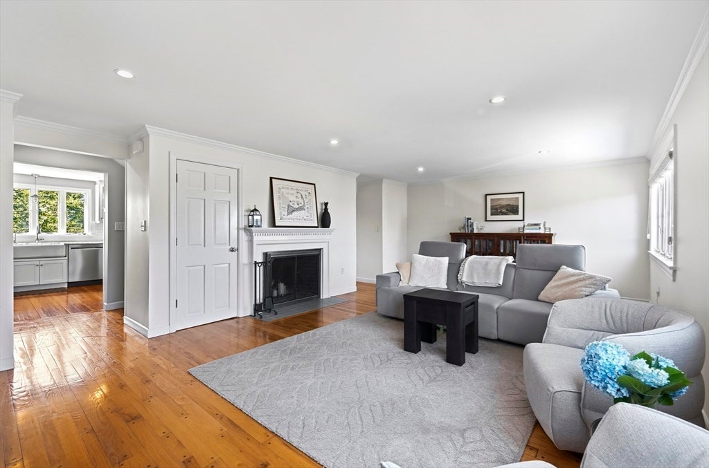 2 Mariners Ln, Marblehead, MA Photo #10