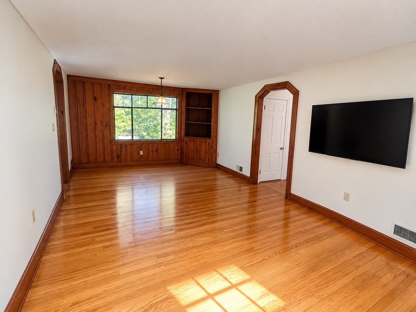 47 Wood St, Lexington, MA, 47 Wood St, Lexington, MA Photo #2