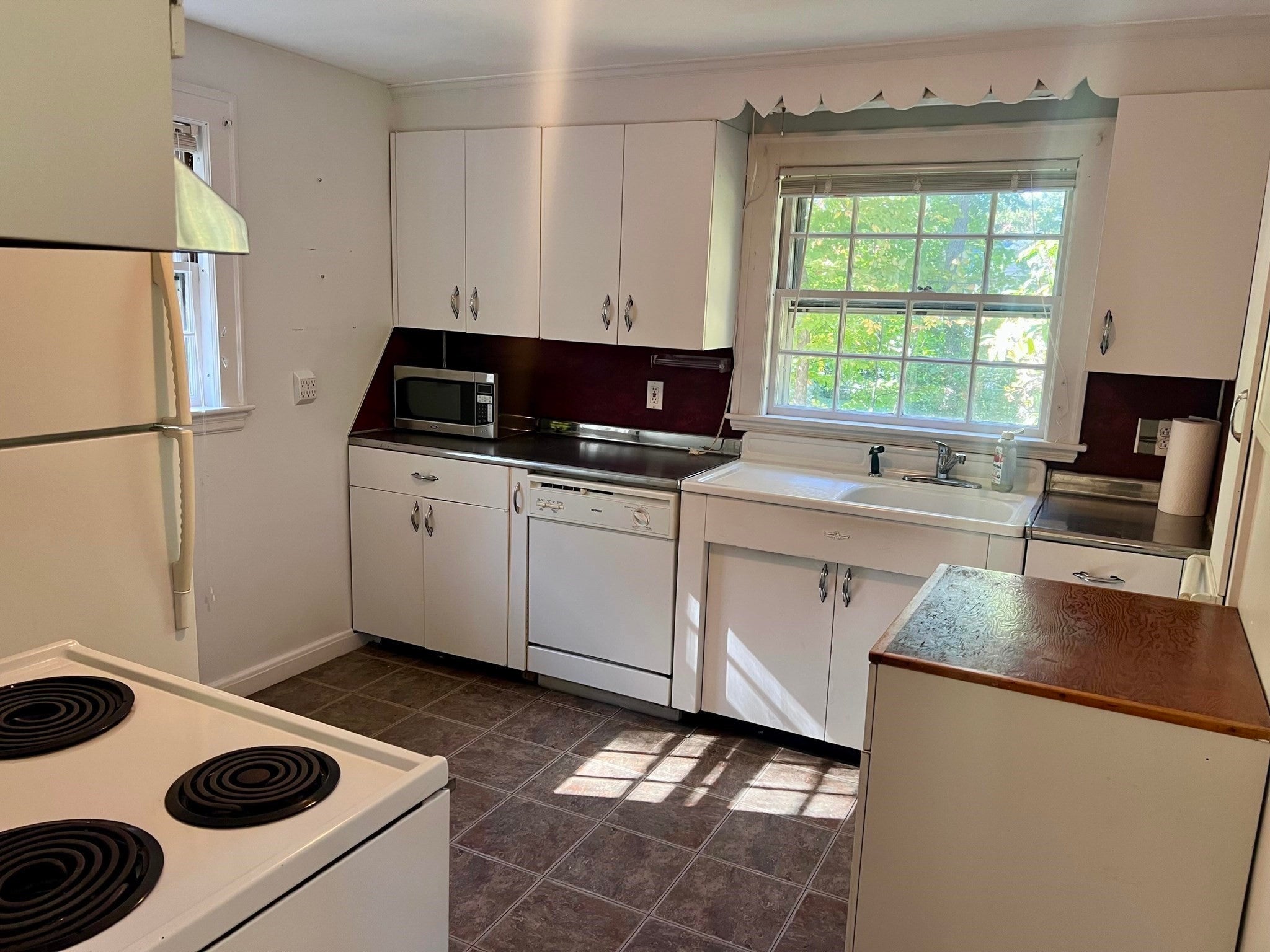 47 Wood St, Lexington, MA, 47 Wood St, Lexington, MA Photo #4