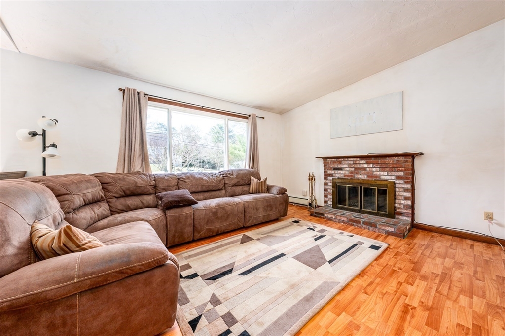 27 Howard Ave