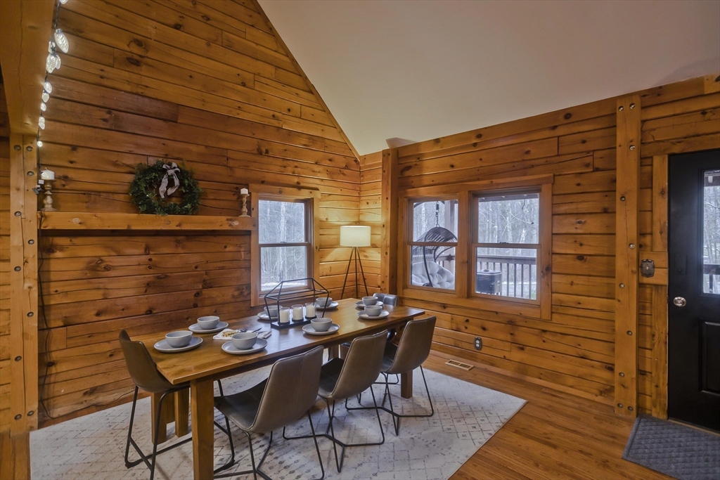 89 Lady Of The Lake Ct