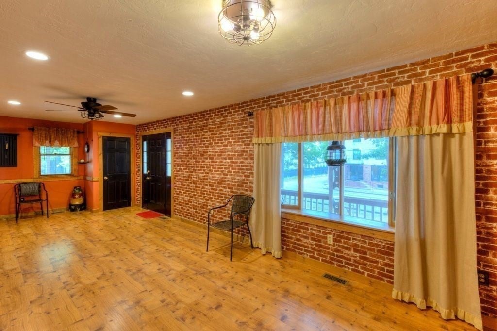 352 Lake Ave, Worcester, MA, 352 Lake Ave, Worcester, MA Photo #9