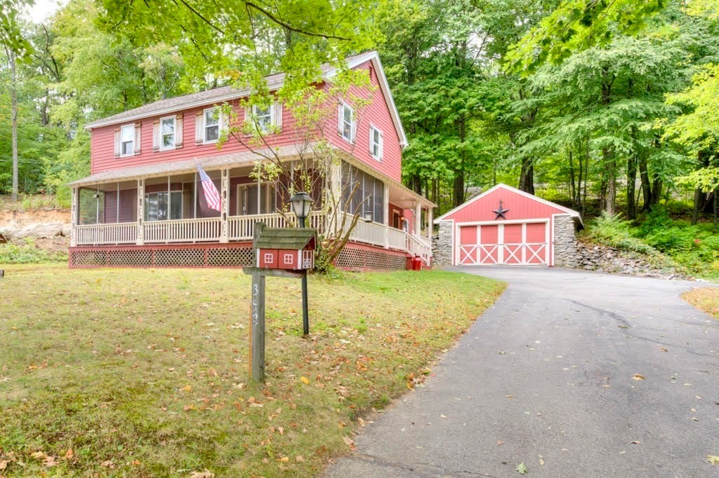 Photo of 352 Lake Ave, Worcester, MA