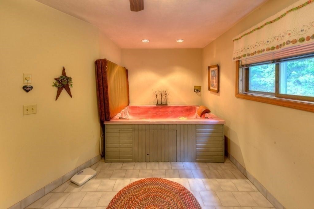 352 Lake Ave, Worcester, MA, 352 Lake Ave, Worcester, MA Photo #17