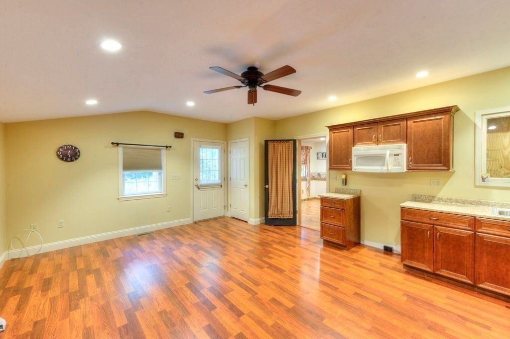 352 Lake Ave, Worcester, MA, 352 Lake Ave, Worcester, MA Photo #25