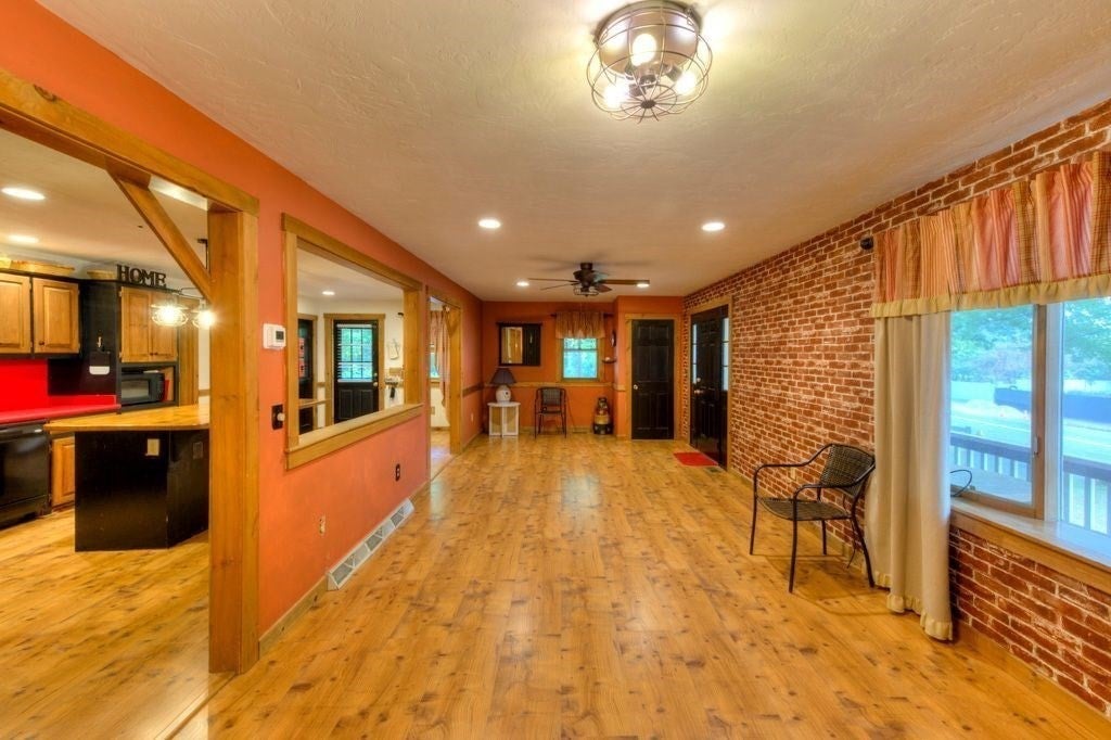 352 Lake Ave, Worcester, MA, 352 Lake Ave, Worcester, MA Photo #6