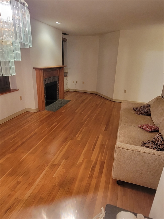 102 & 108 Gainsborough Street 406W