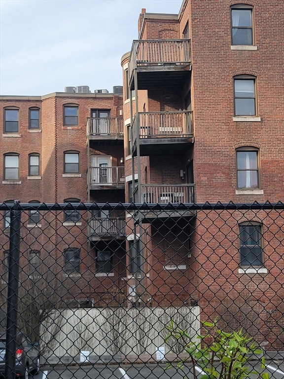 102 & 108 Gainsborough Street 406W