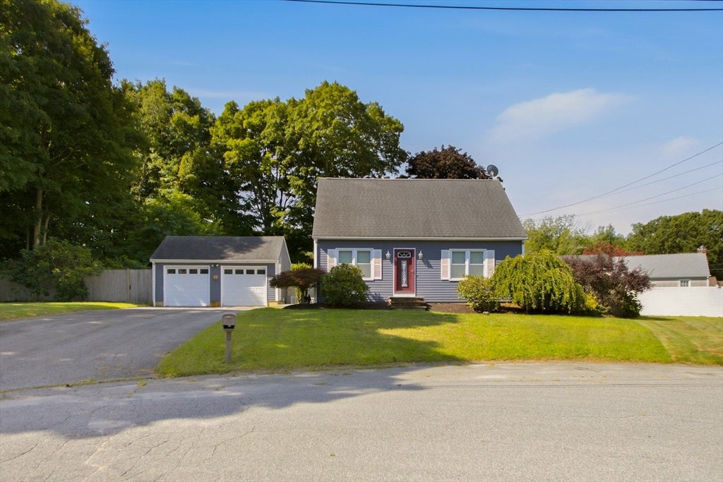 5 Beejay Ct, Warren, RI Photo #2