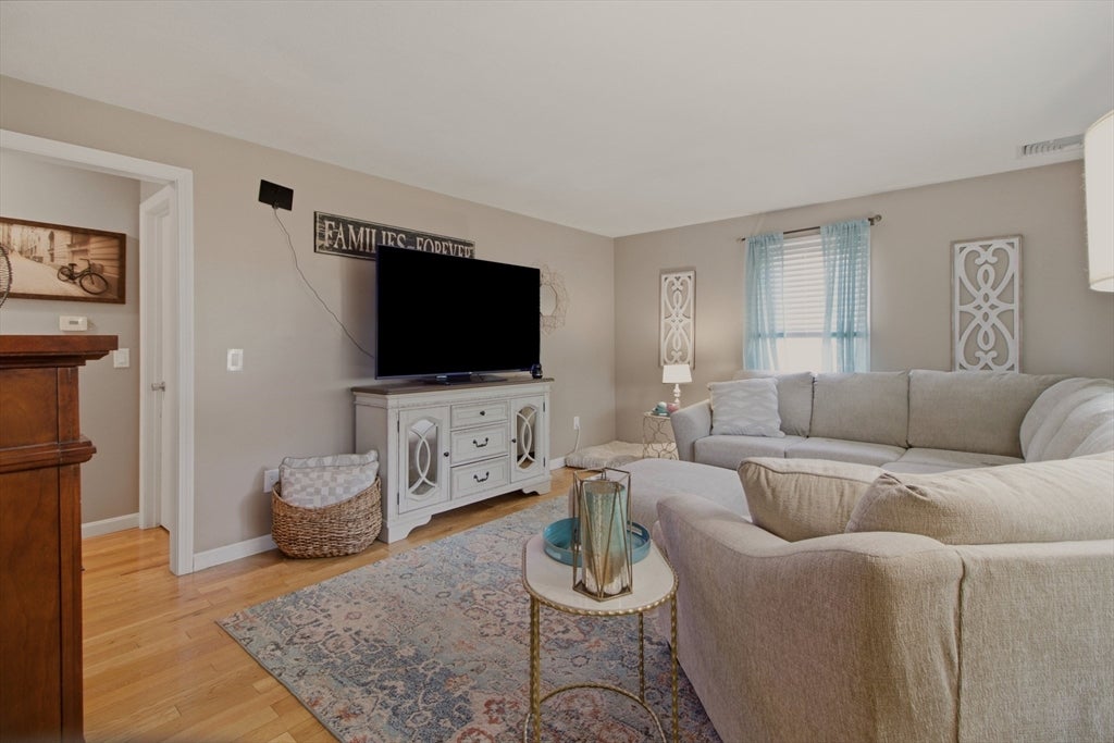 5 Beejay Ct, Warren, RI Photo #13