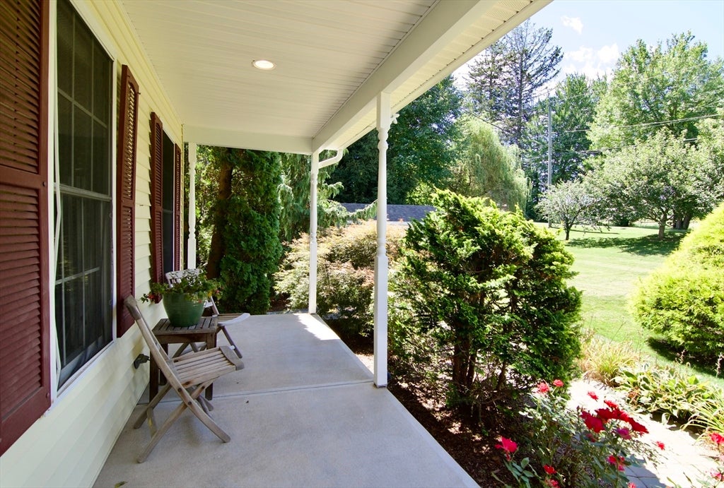 29 Skinner Rd, East Windsor, CT Photo #4
