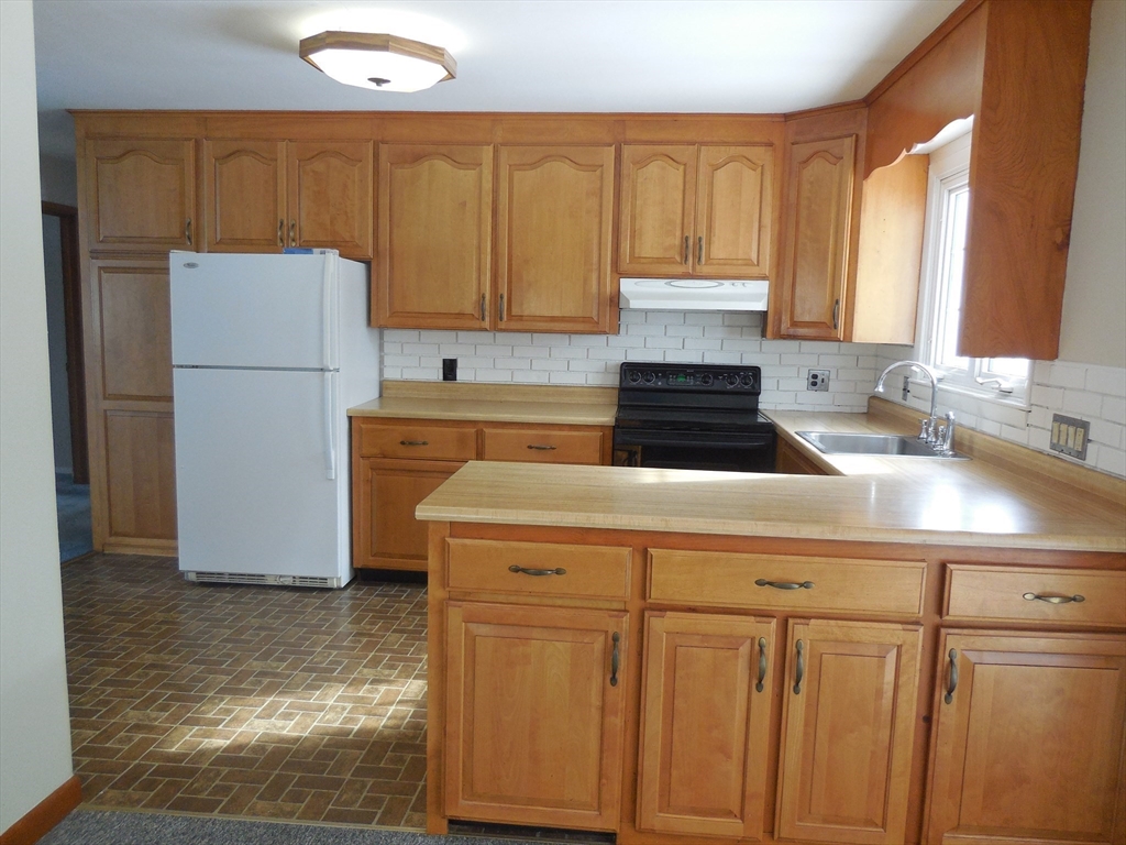 Chicopee, Massachusetts 01013, United States, 3 Bedrooms Bedrooms, ,1 BathroomBathrooms,Residential,Active,4602