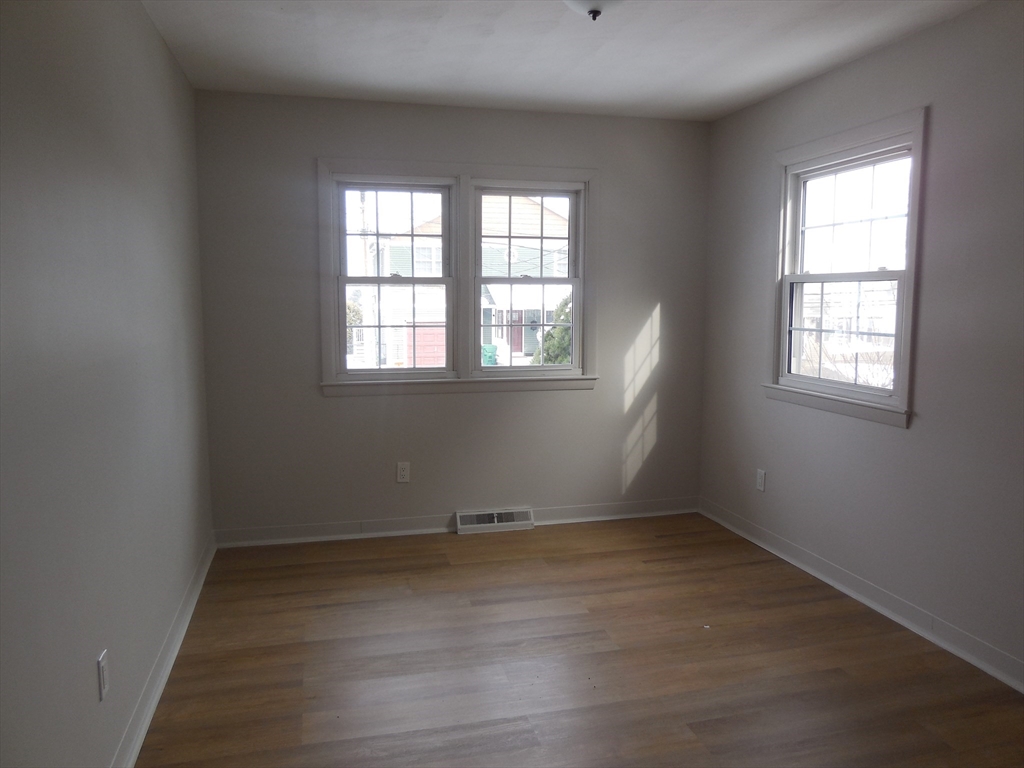 Chicopee, Massachusetts 01013, United States, 3 Bedrooms Bedrooms, ,1 BathroomBathrooms,Residential,Active,4602