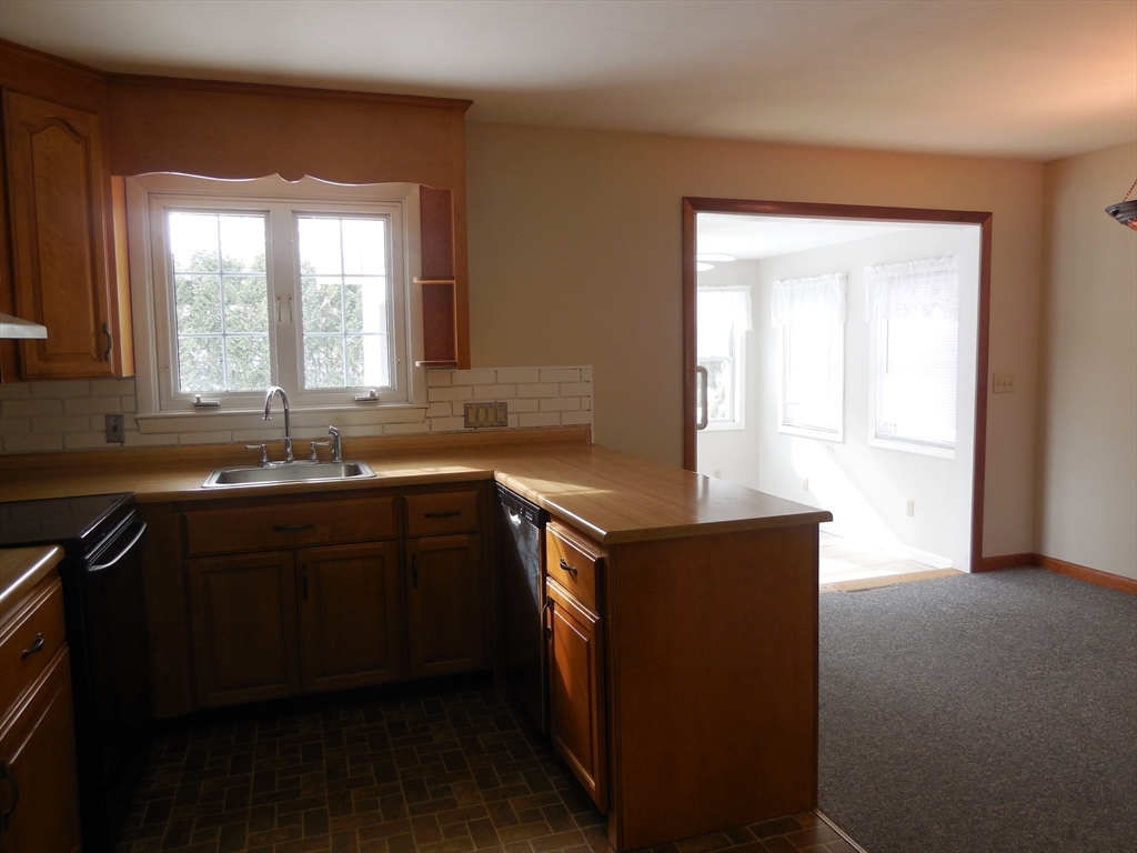 Chicopee, Massachusetts 01013, United States, 3 Bedrooms Bedrooms, ,1 BathroomBathrooms,Residential,Active,4602