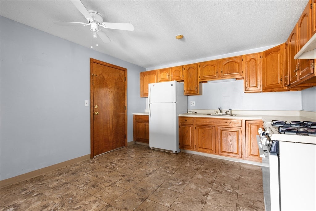 24 Larch St #8, New Bedford, MA, 24 Larch St #8, New Bedford, MA Photo #3