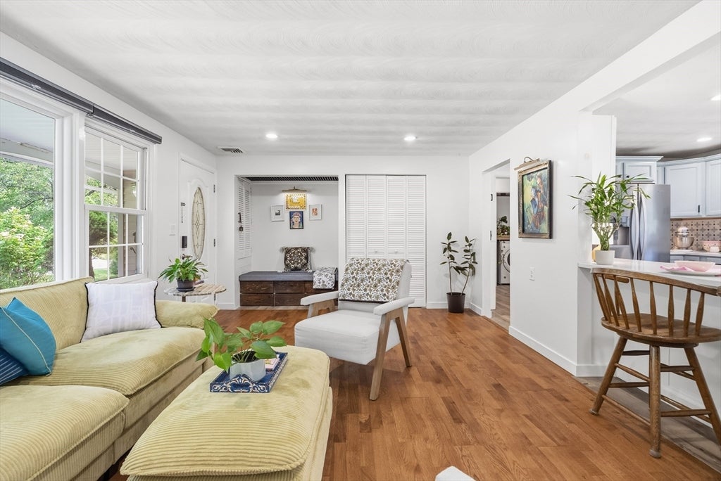 38 Ruthellen Rd, Chelmsford, MA, 38 Ruthellen Rd, Chelmsford, MA Photo #3