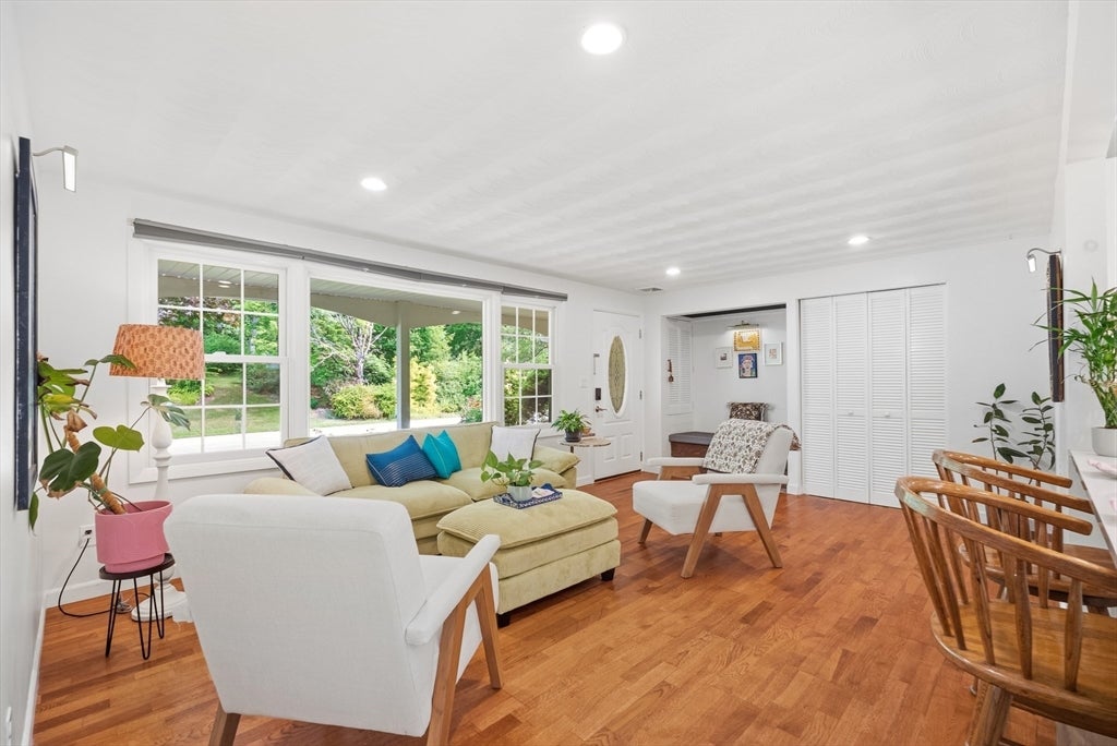 38 Ruthellen Rd, Chelmsford, MA, 38 Ruthellen Rd, Chelmsford, MA Photo #4