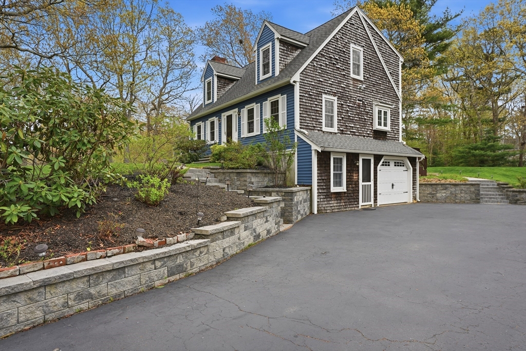 62 Donna Dr