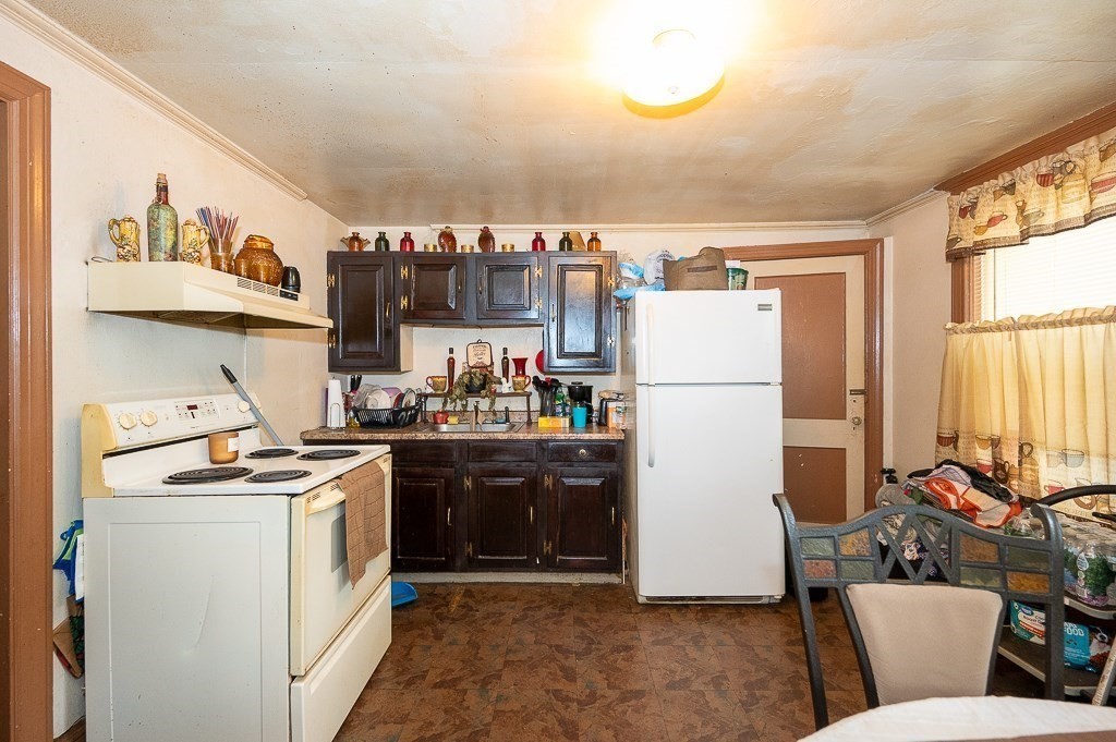 128 & 128 1/2 Elm St