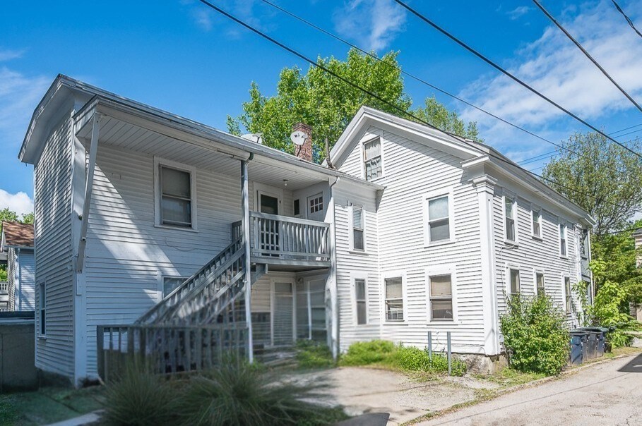 128 & 128 1/2 Elm St
