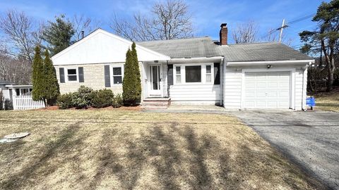 2 Carpenter Rd Lynnfield MA 01940