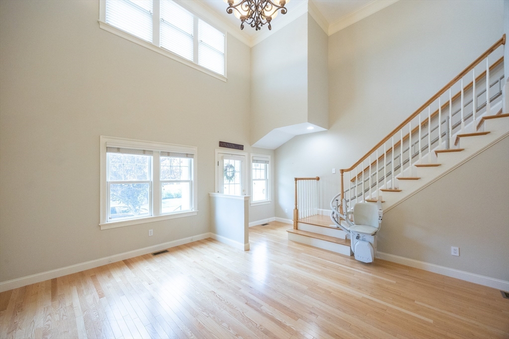 4 Lowell Dr 4