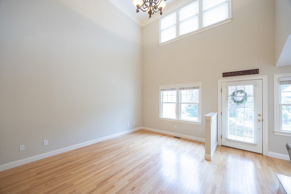 4 Lowell Dr 4