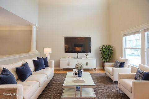 4 Lowell Dr 4 Hopkinton MA 01748