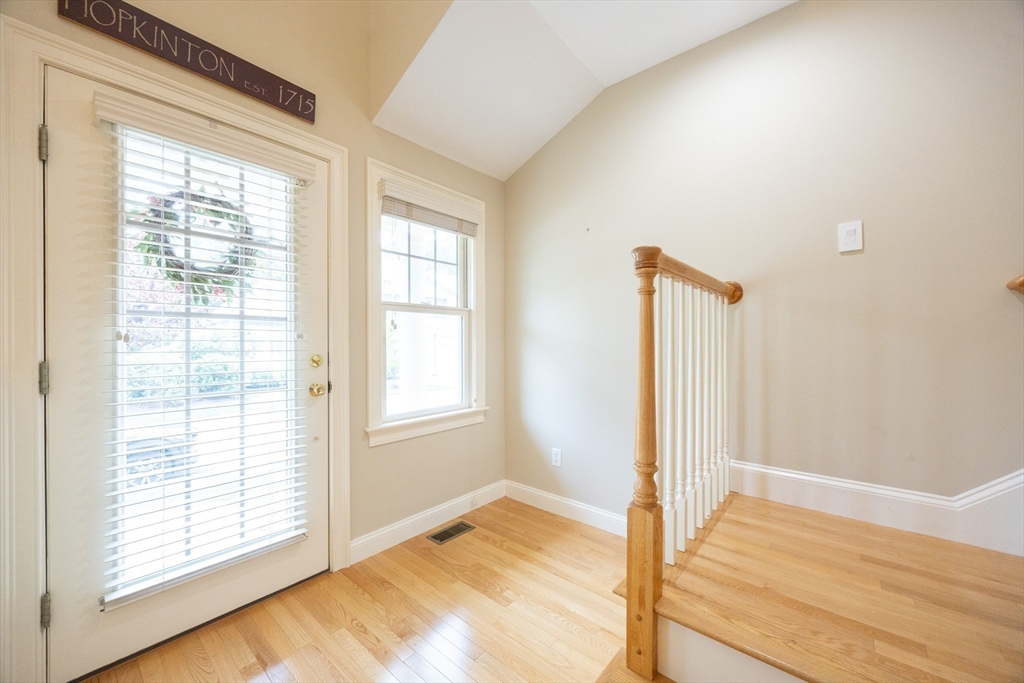 4 Lowell Dr 4