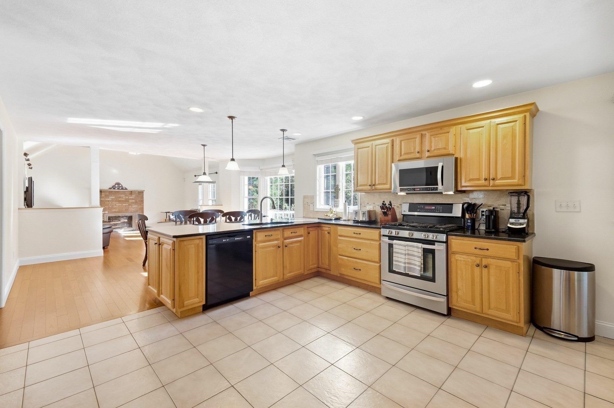 135 Candlestick Rd, North Andover, MA Photo #10