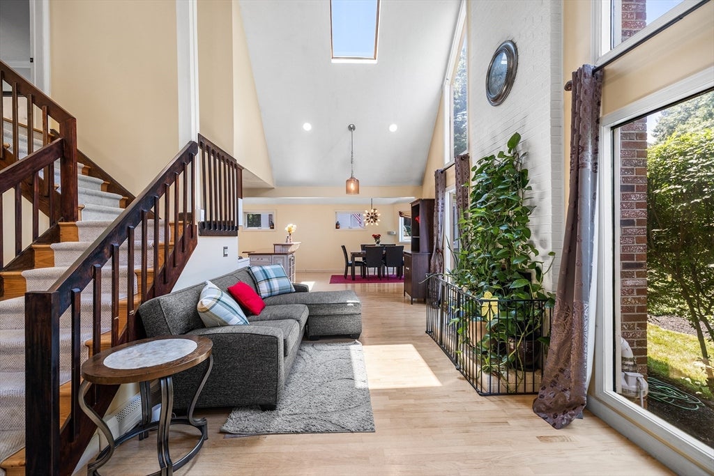 7 Sherborne Cir