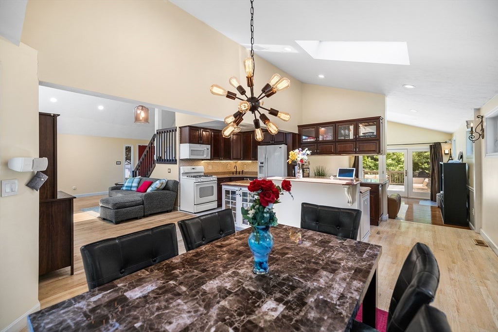 7 Sherborne Cir