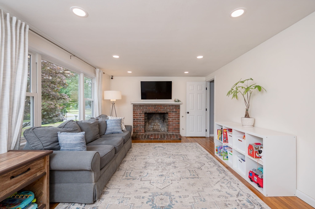 410 Oak St