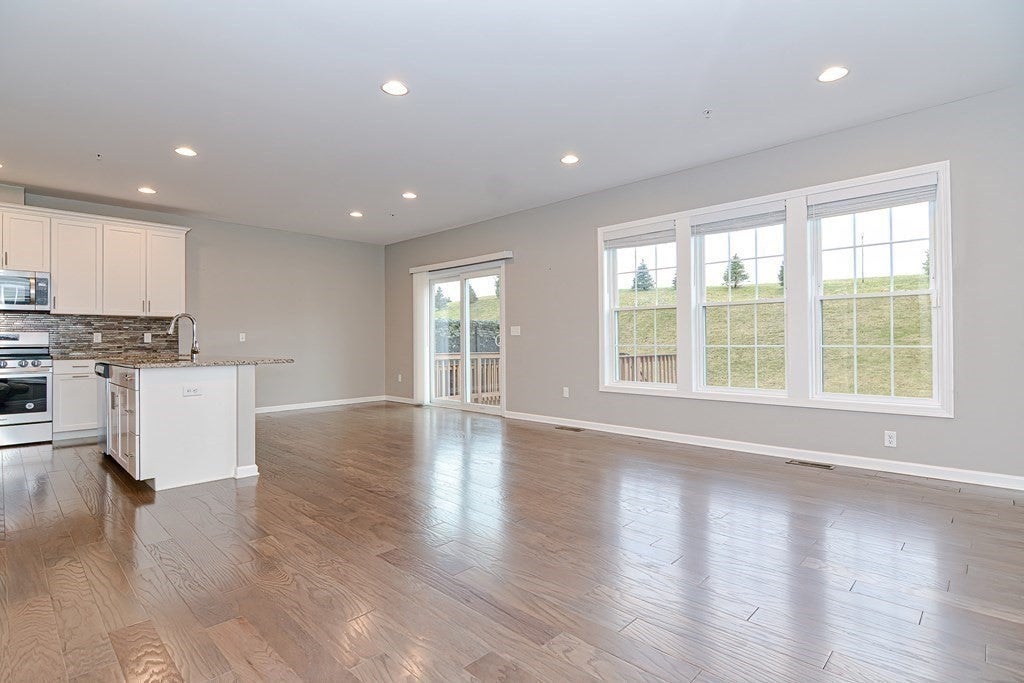 22 Locust Ln 22