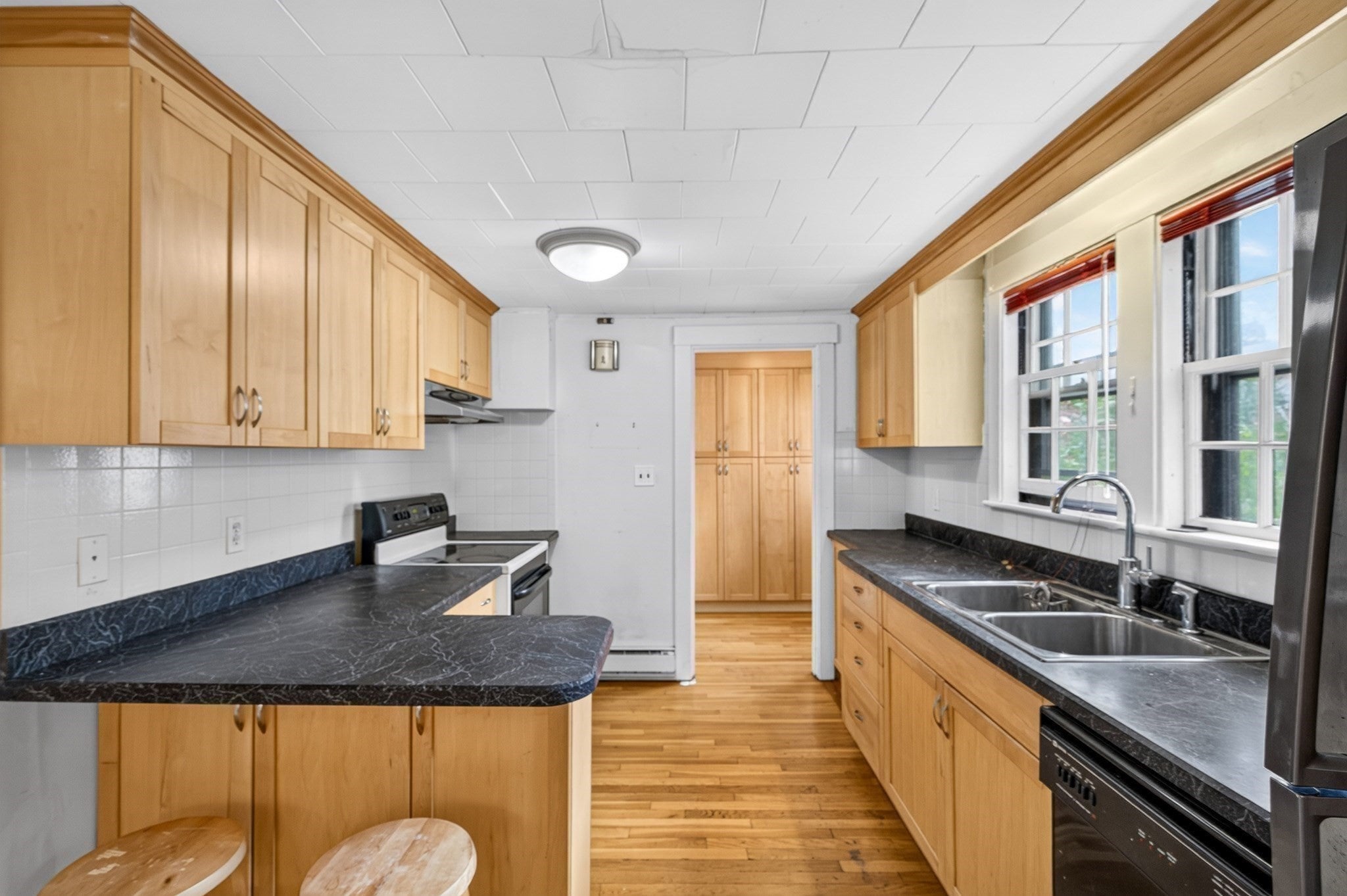 118 Oakdale Rd, Newton, MA, 118 Oakdale Rd, Newton, MA Photo #4