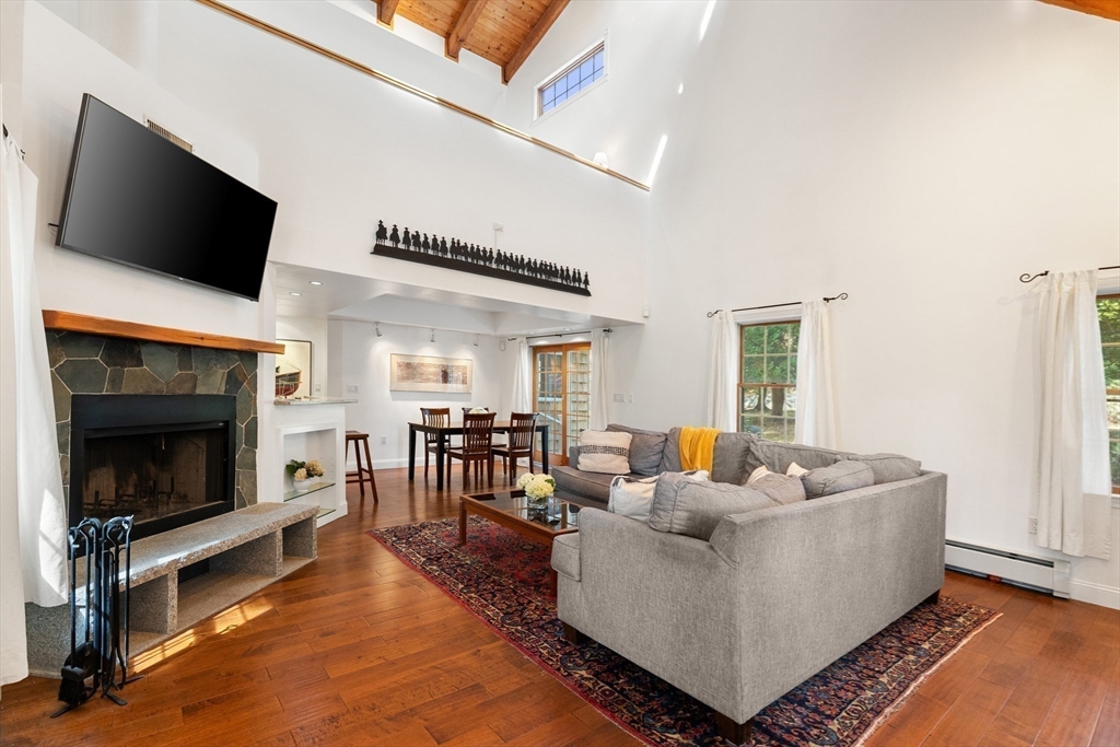 18 Greenwood St