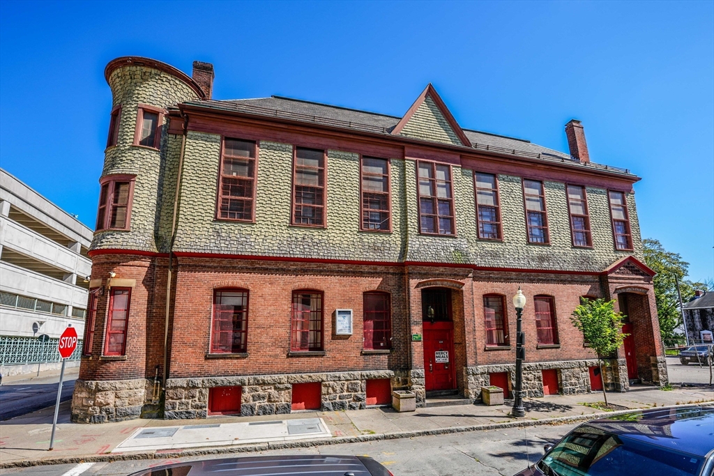 636 Purchase St