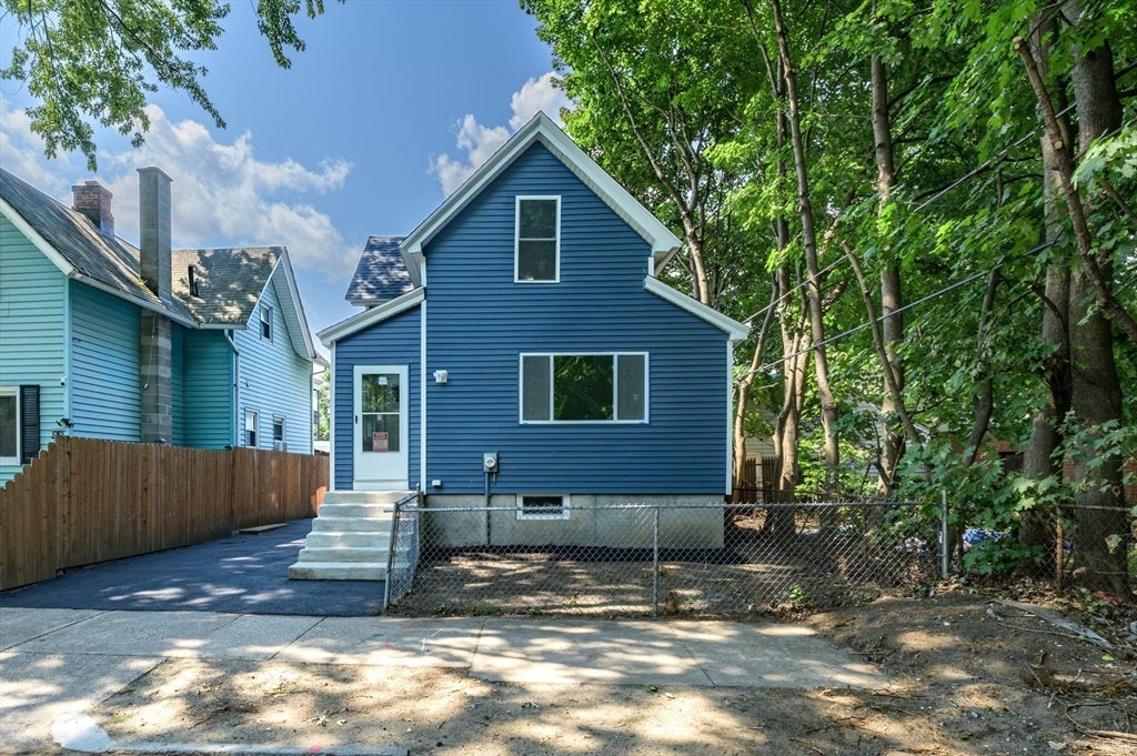 196 Massasoit St, Springfield, MA Photo #32
