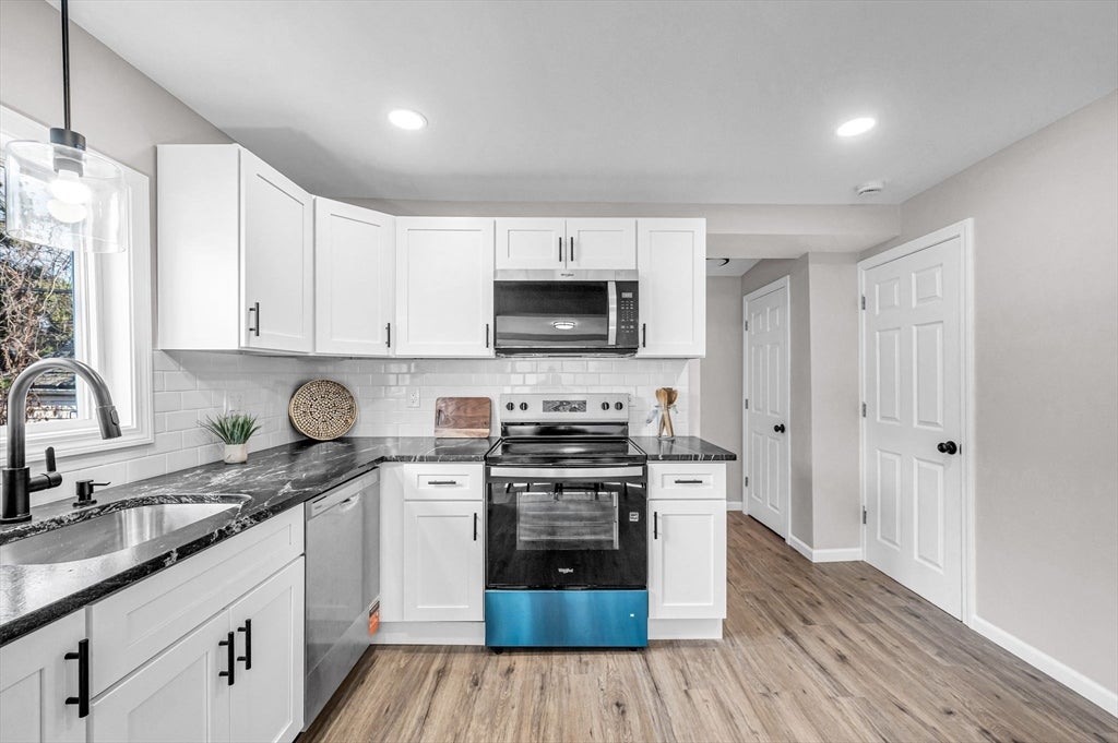 Photo of 196 Massasoit St, Springfield, MA