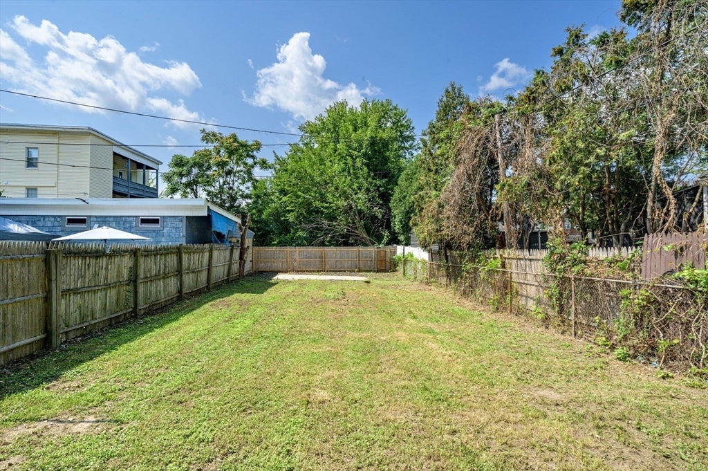 196 Massasoit St, Springfield, MA Photo #27