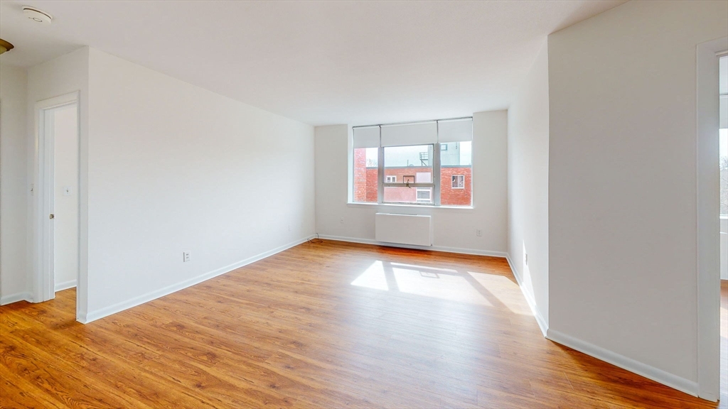 20 Hammond Pond Pkwy 602